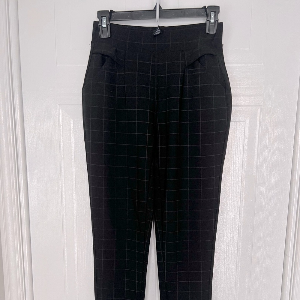 STUNNING PANTS  NWOT SIZE SM